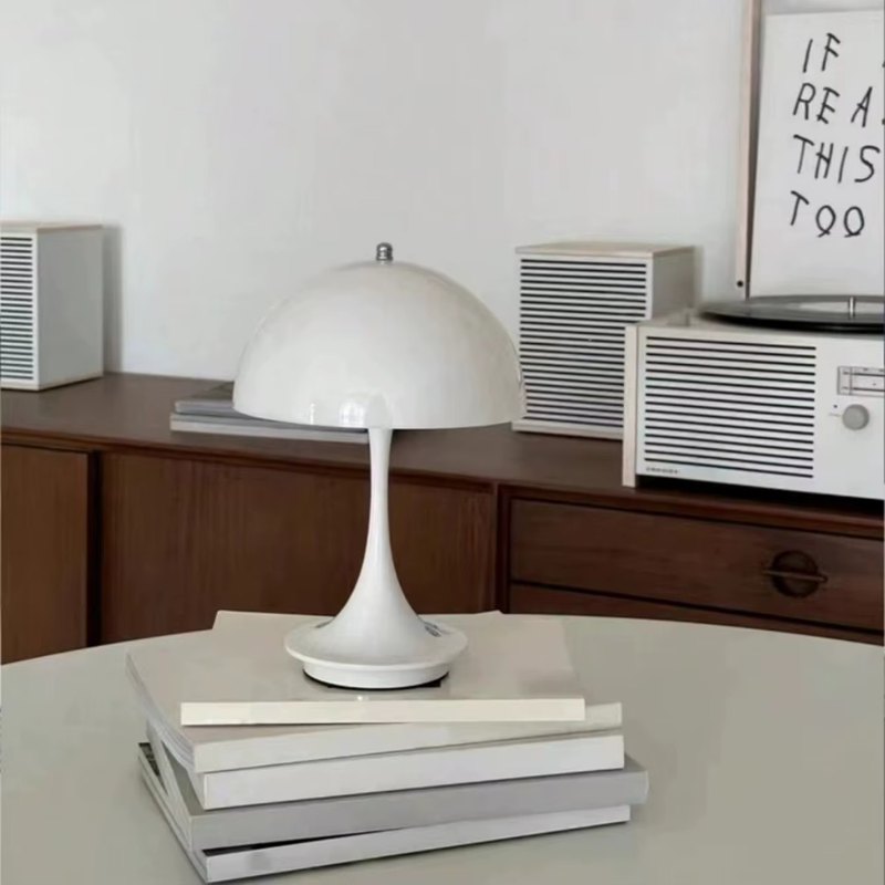 Bordlampe - LED Genopladelig - Kuplet Skærm