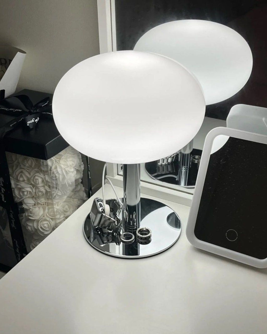 Bordlampe - Glasglobus - Metalbase