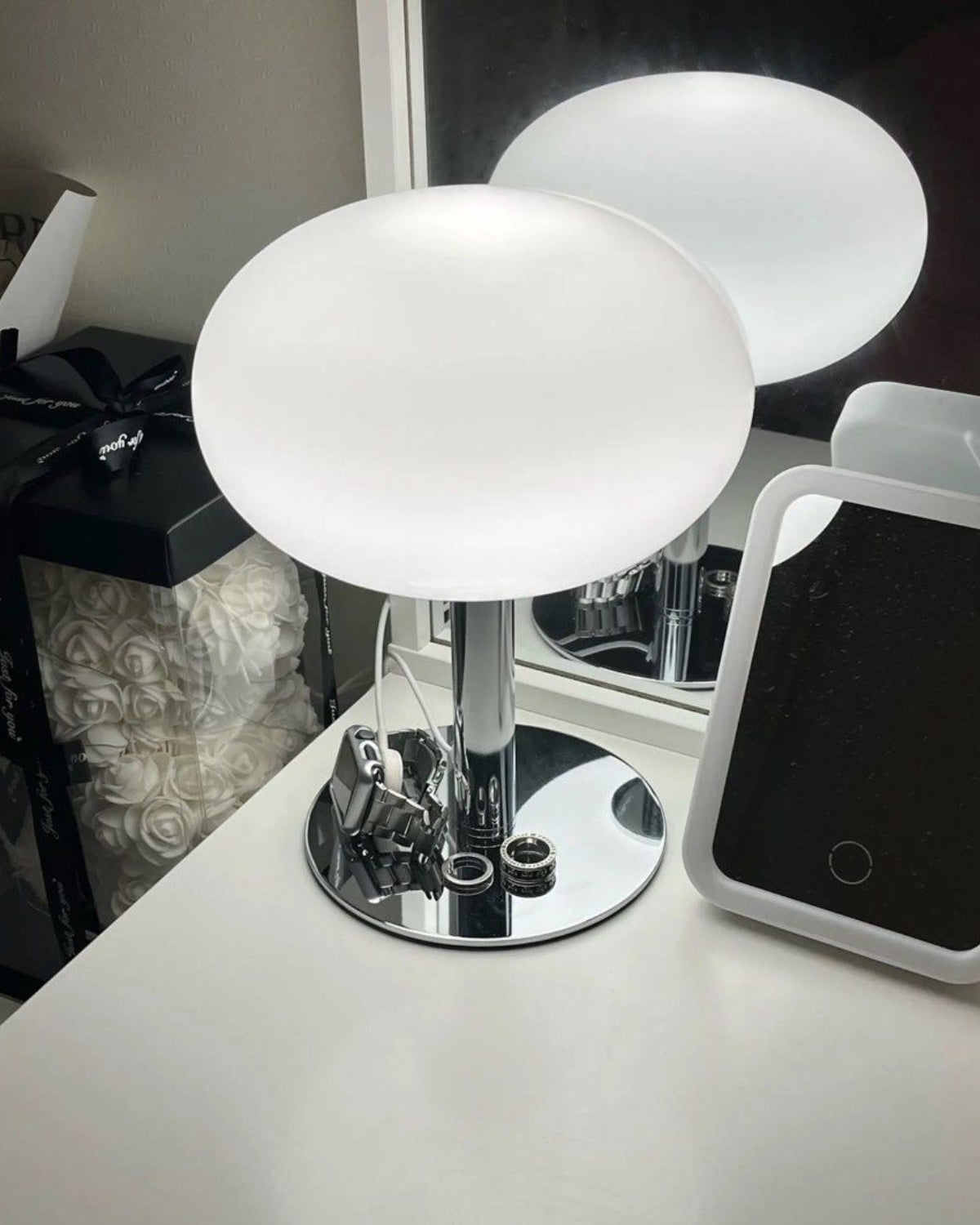 Bordlampe - Glasglobus - Metalbase