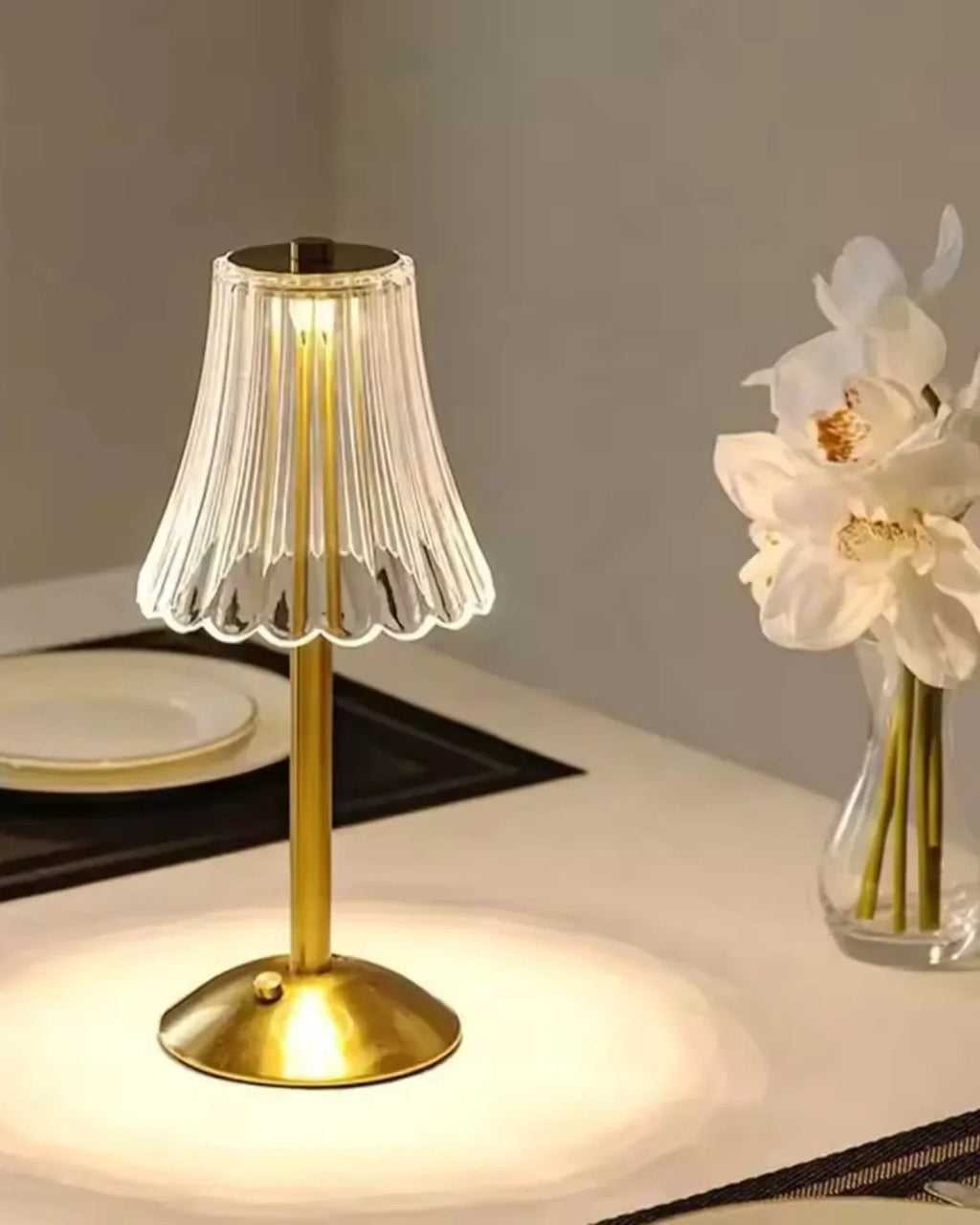 Bordlampe - Gylden Finish - Moderne Design