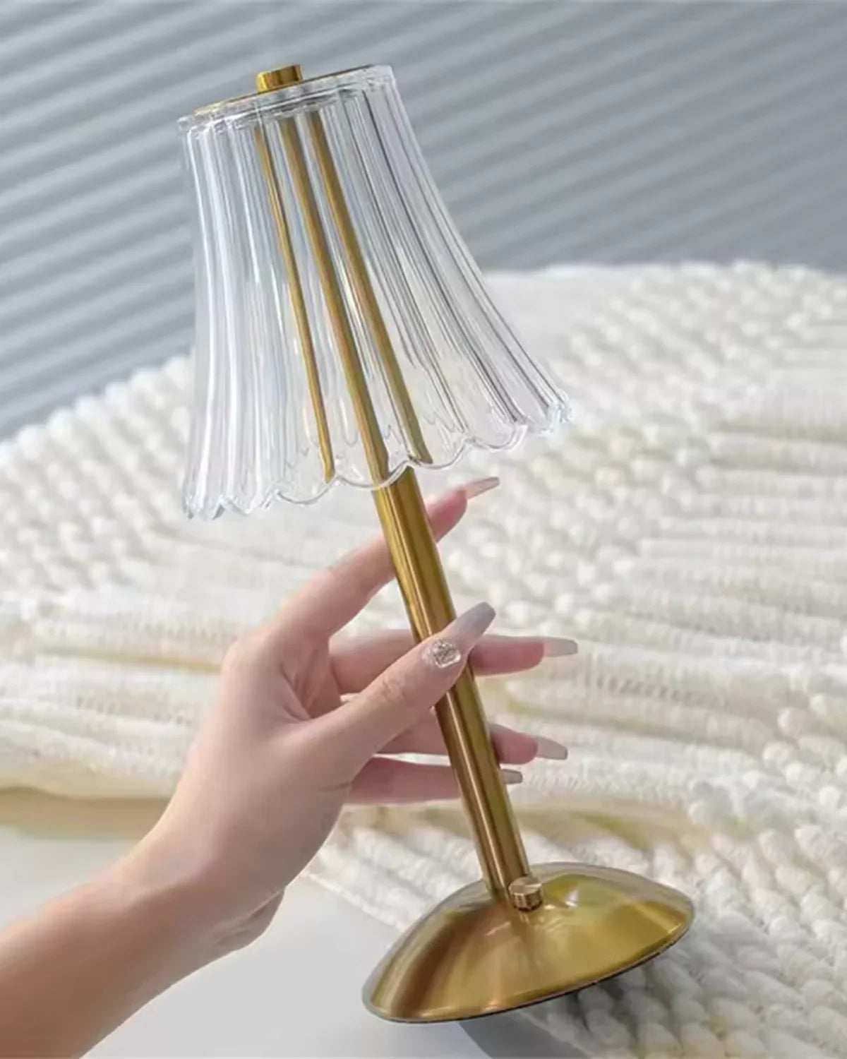 Bordlampe - Gylden Finish - Moderne Design