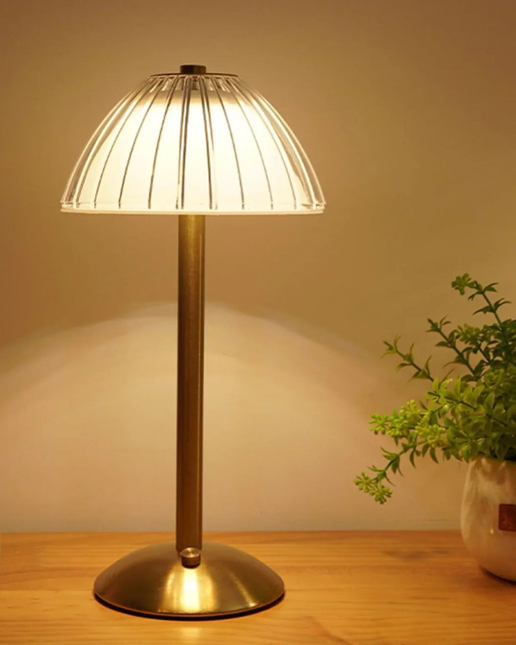 Bordlampe - Gylden Finish - Moderne Design