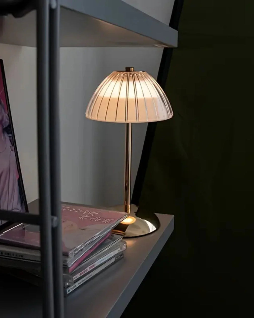 Bordlampe - Gylden Finish - Moderne Design