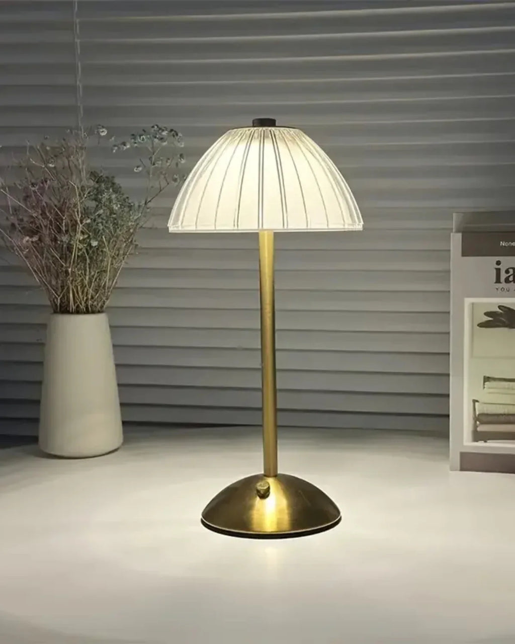 Bordlampe - Gylden Finish - Moderne Design