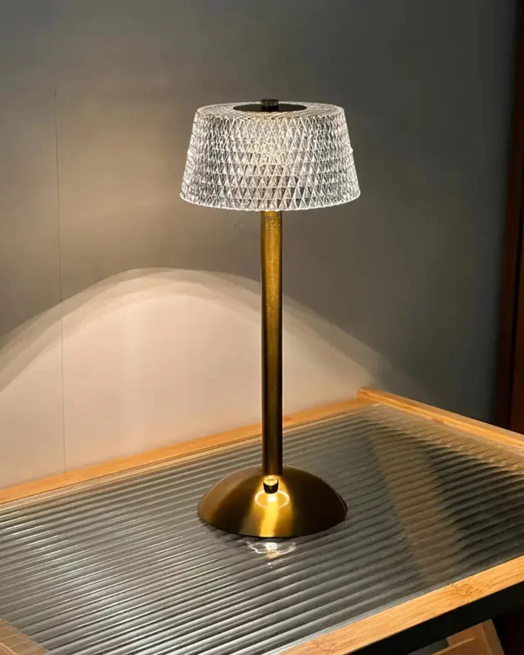 Bordlampe - Gylden Finish - Moderne Design