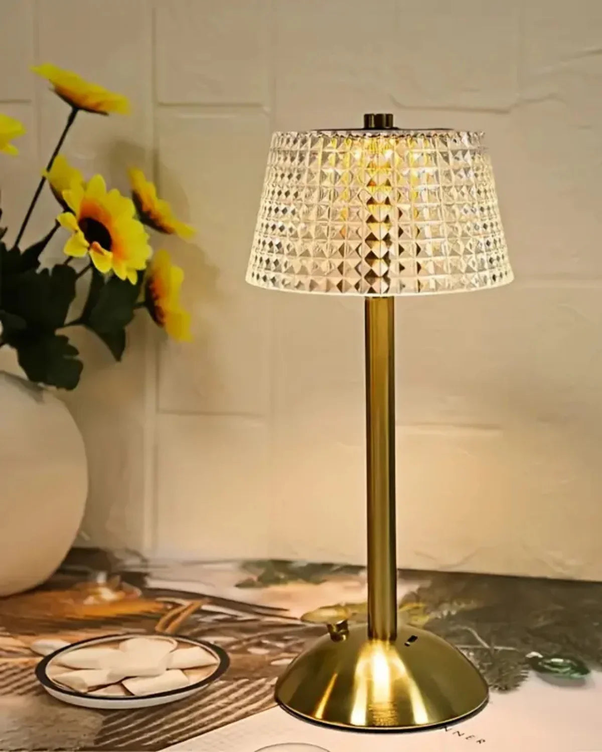 Bordlampe - Gylden Finish - Moderne Design