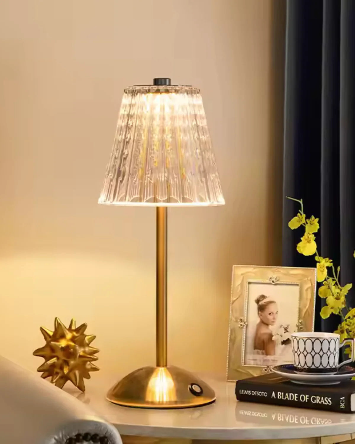 Bordlampe - Gylden Finish - Moderne Design