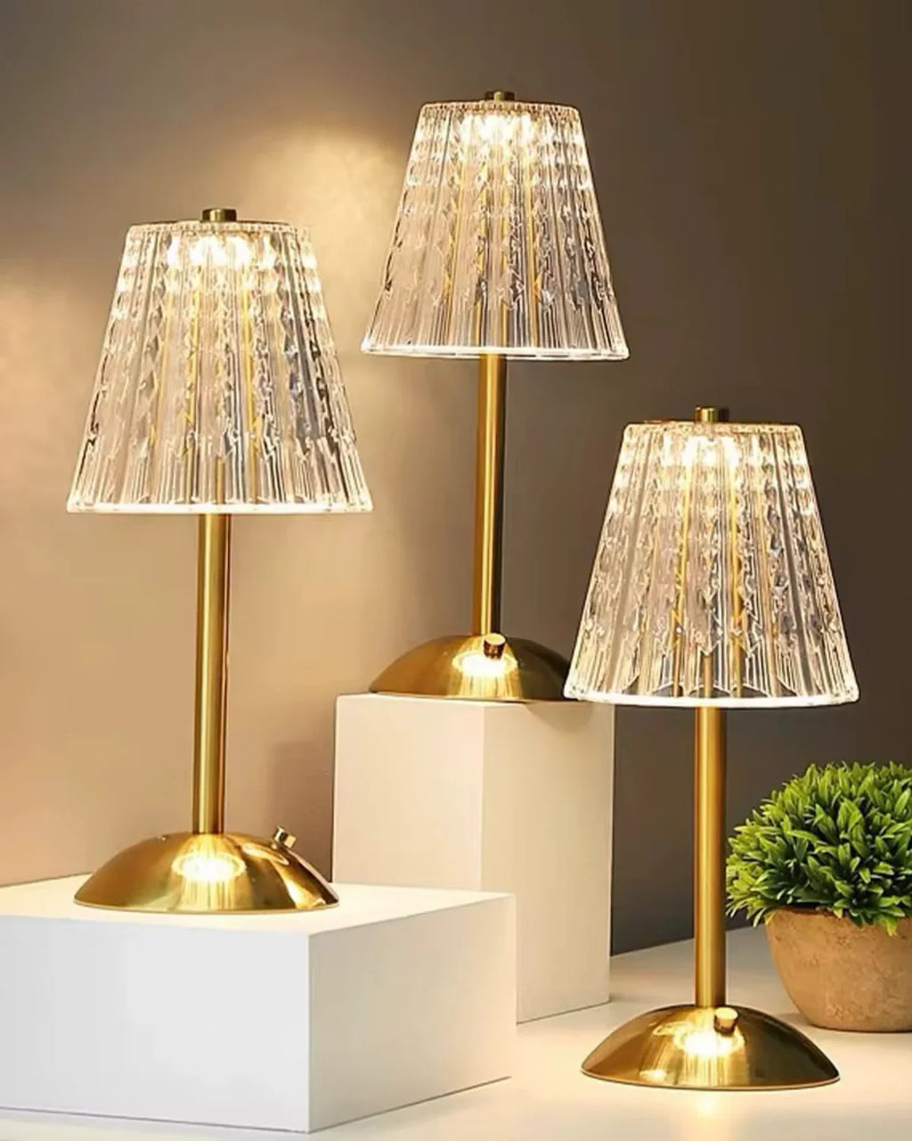 Bordlampe - Gylden Finish - Moderne Design