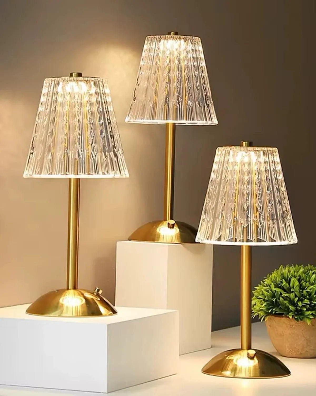 Bordlampe - Gylden Finish - Moderne Design