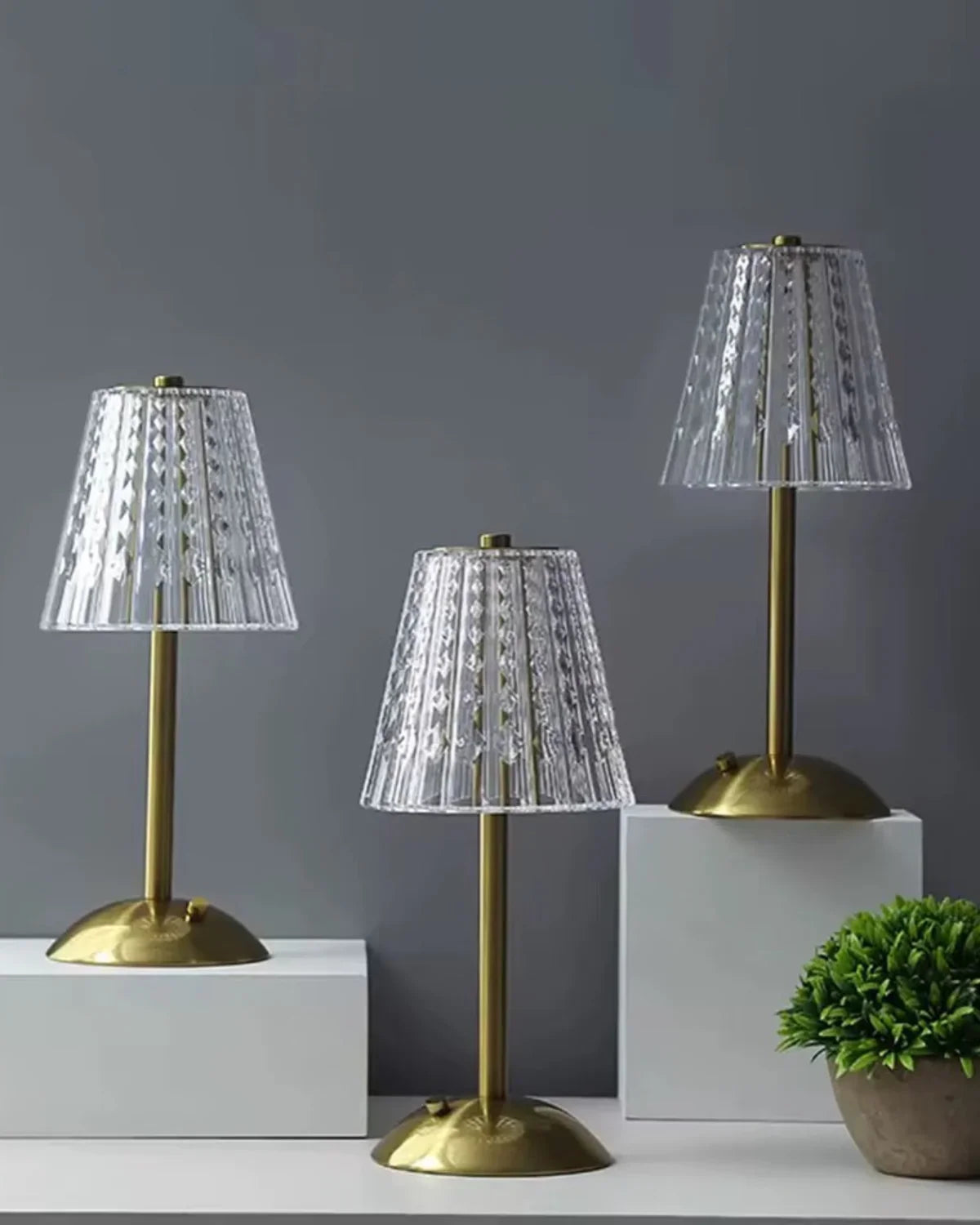 Bordlampe - Gylden Finish - Moderne Design