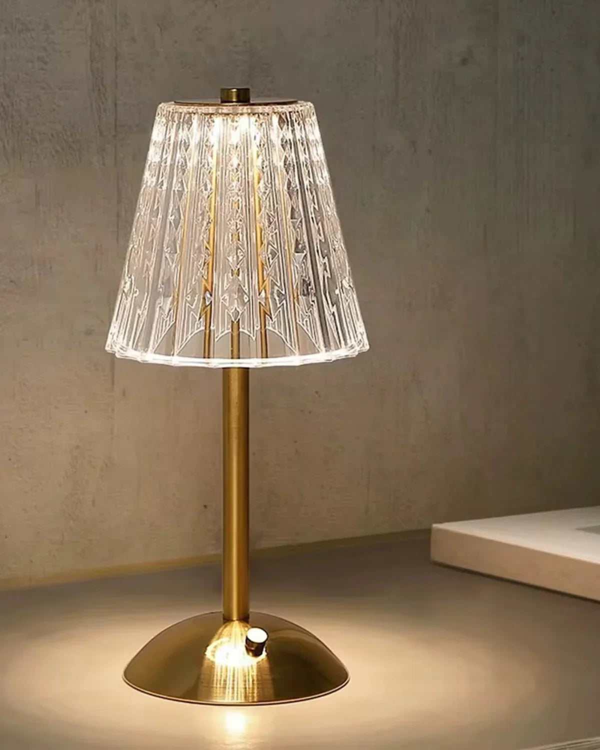 Bordlampe - Gylden Finish - Moderne Design