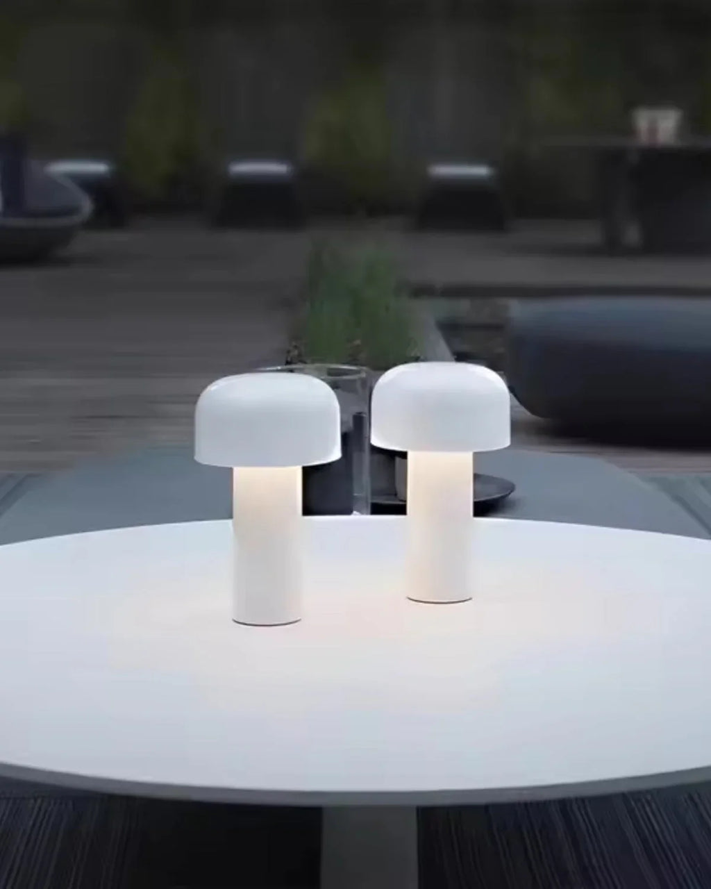 Bordlampe - Klokkeform - Genopladeligt Lys