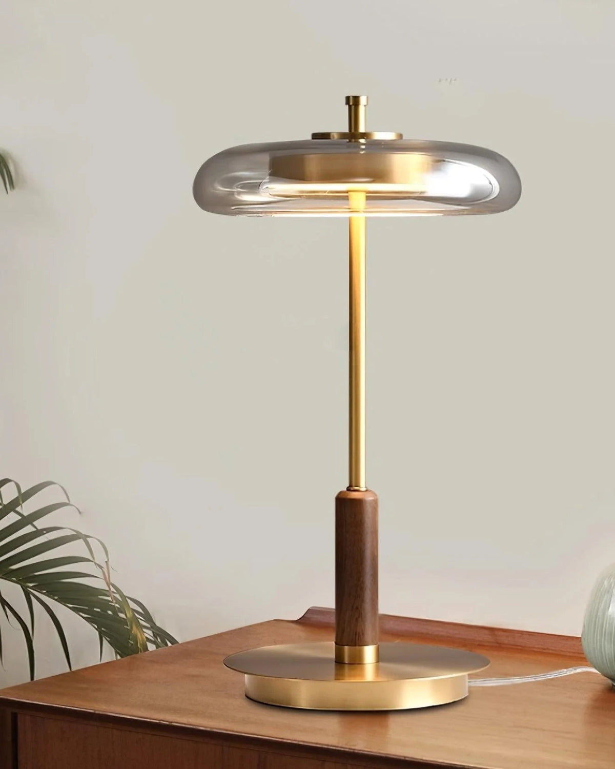 Bordlampe - Messingfod - Ravfarvet Glas