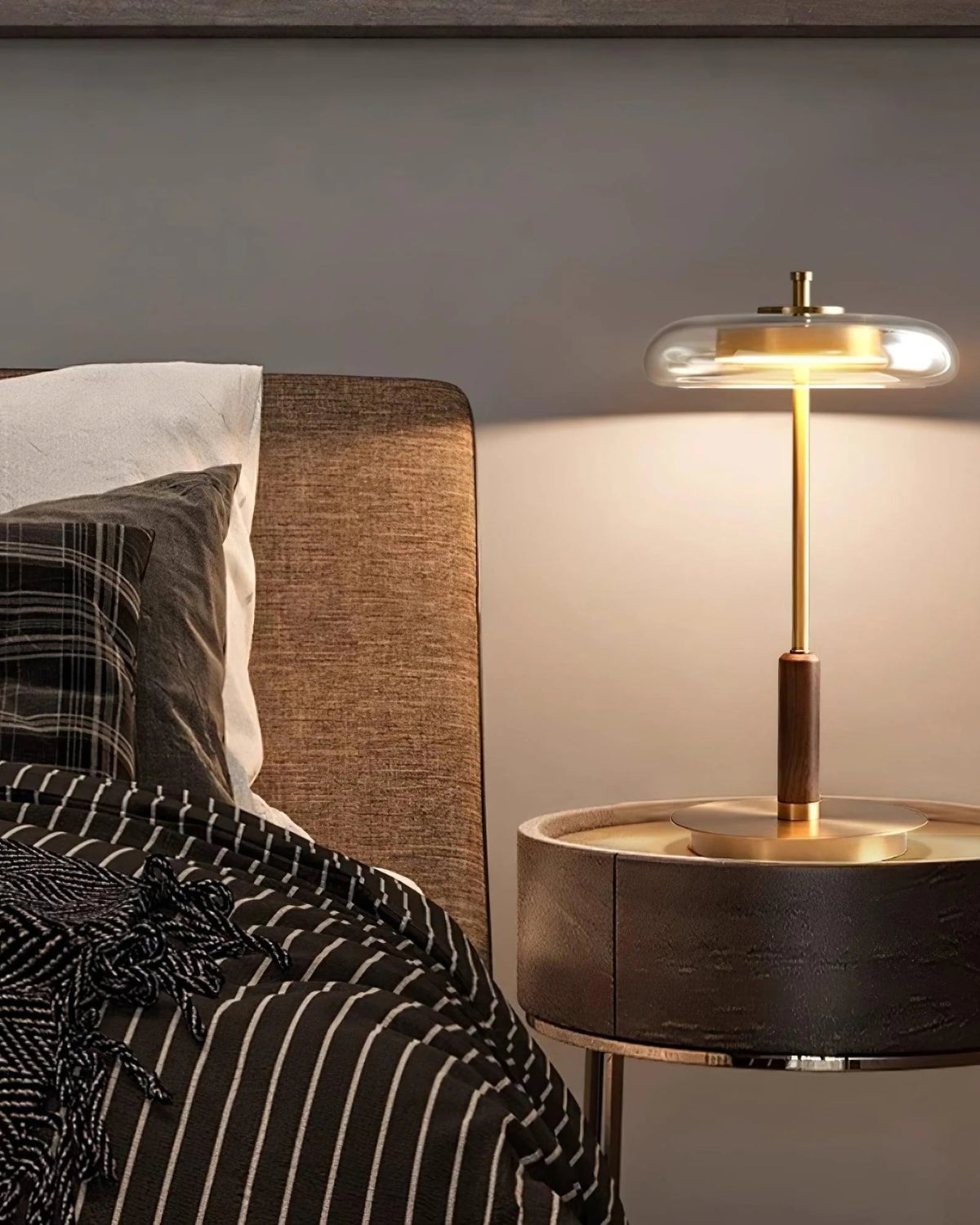 Bordlampe - Messingfod - Ravfarvet Glas