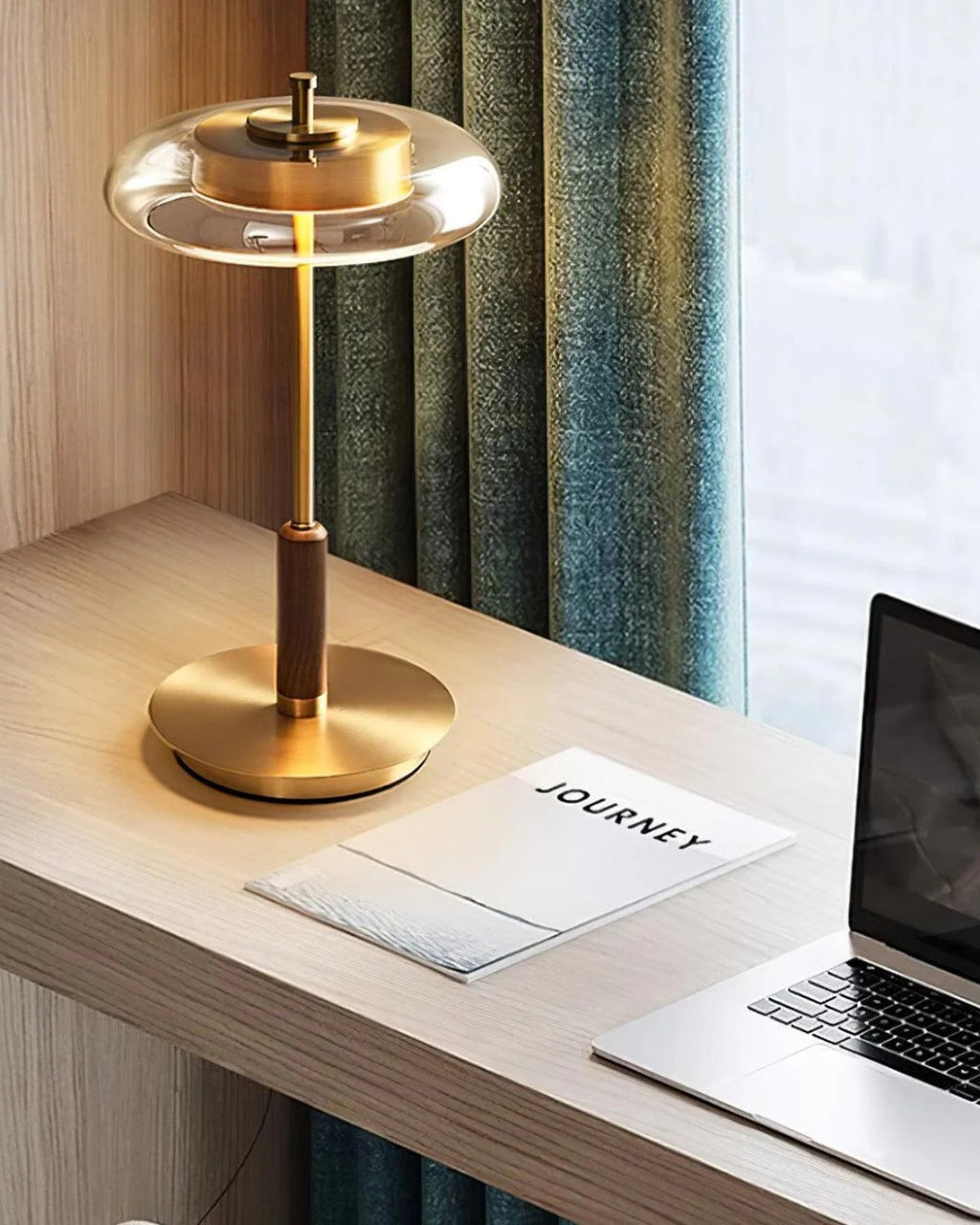 Bordlampe - Messingfod - Ravfarvet Glas