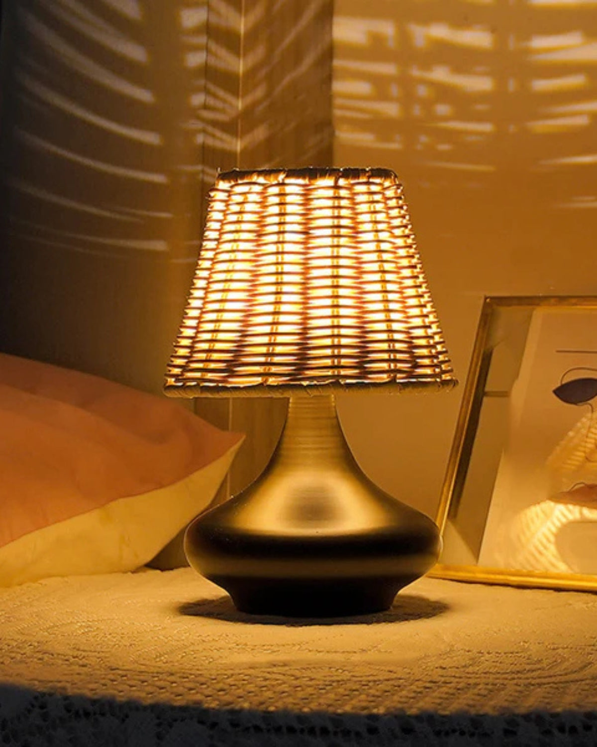 Bordlampe - Rattanskærm - Jernfod