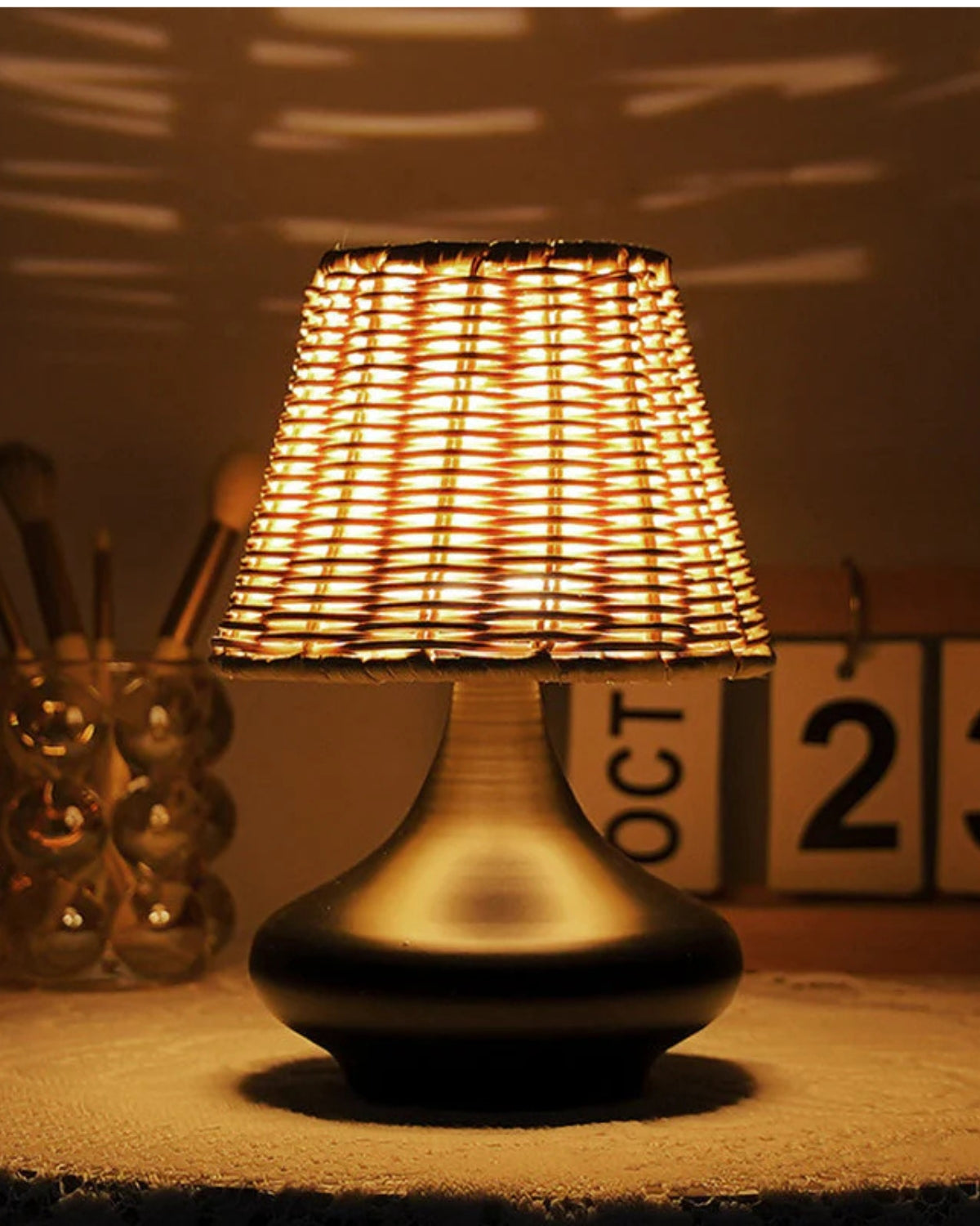 Bordlampe - Rattanskærm - Jernfod