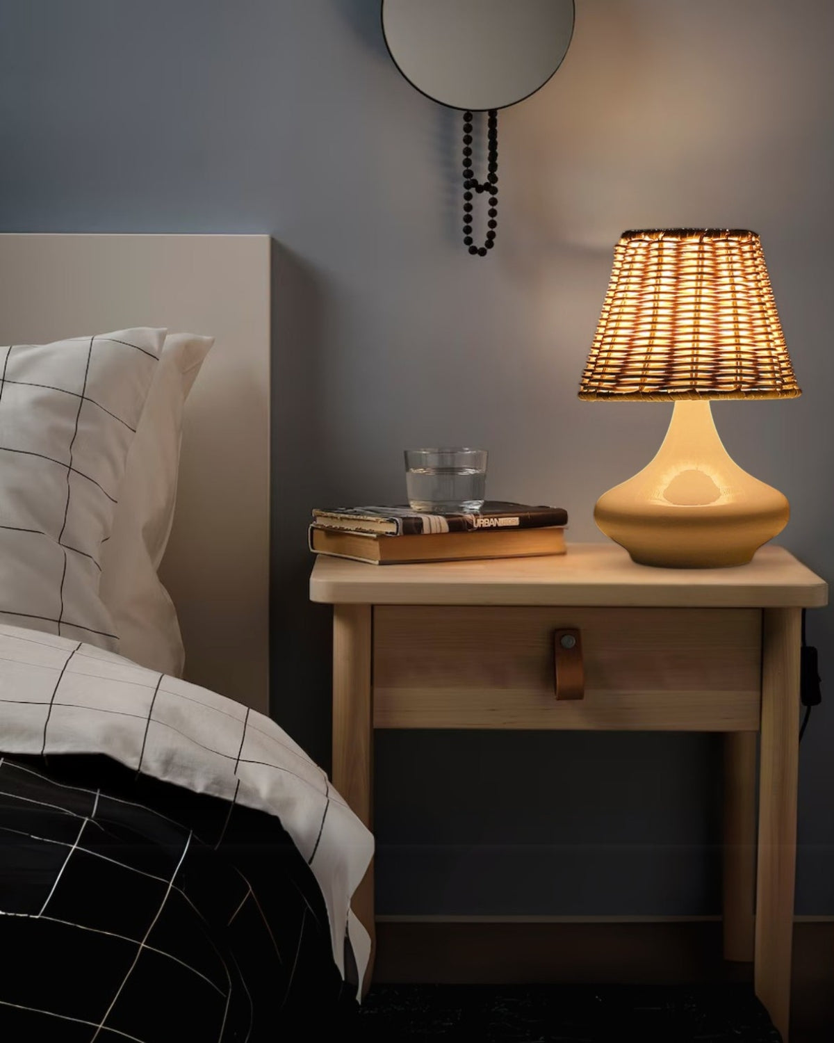 Bordlampe - Rattanskærm - Jernfod