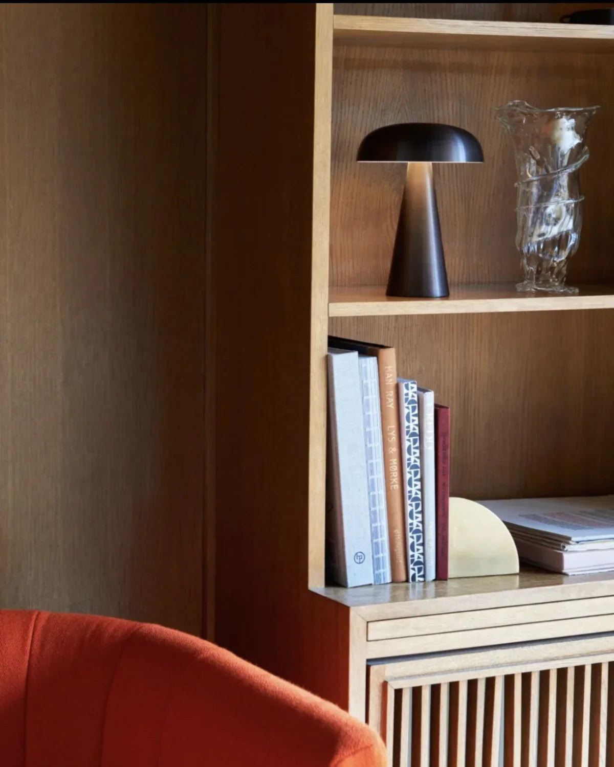 Bordlampe - Skulpturelt Design - Minimalistisk Stil