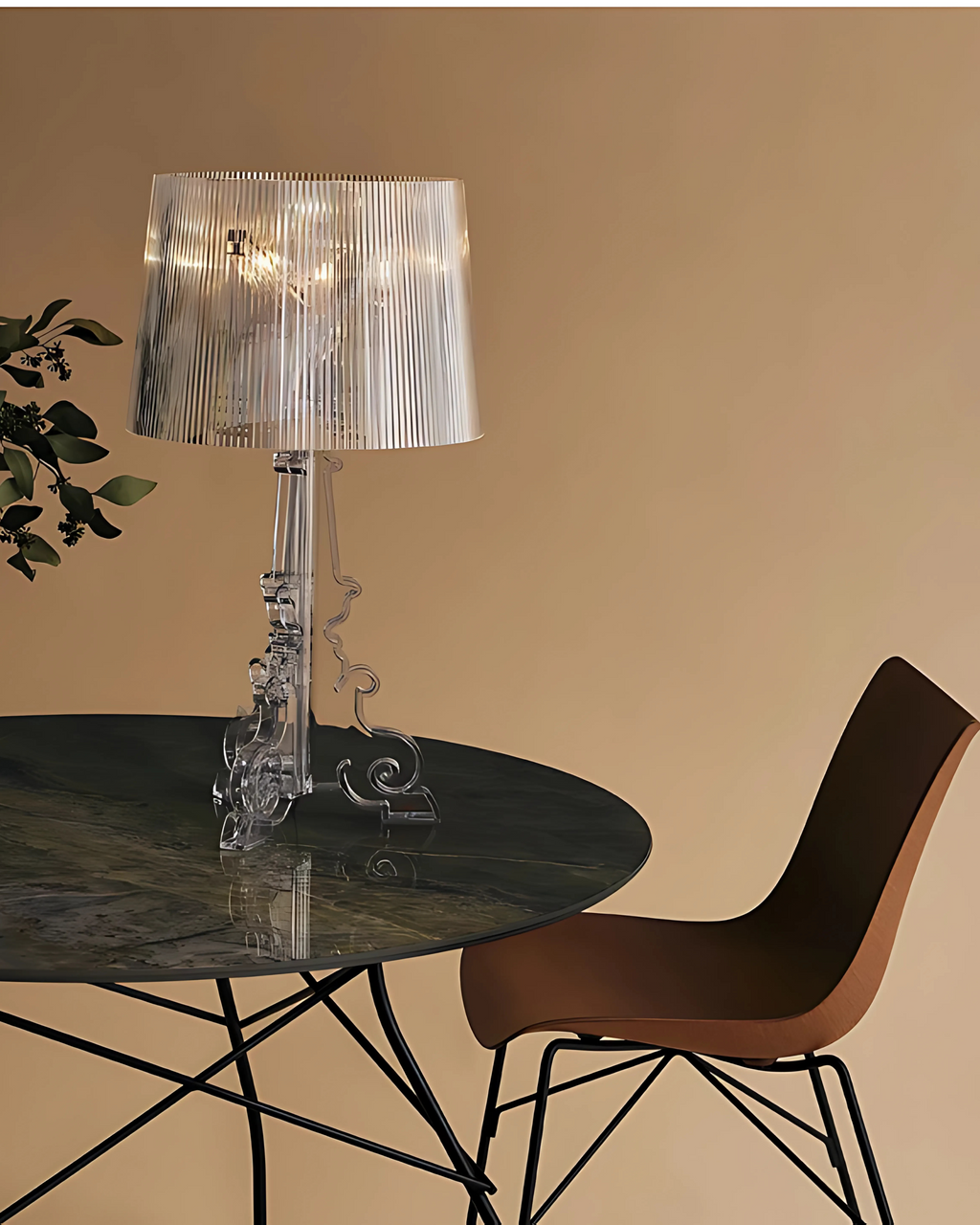 Bordlampe - Skulptureret Base - Plisseret Skærm