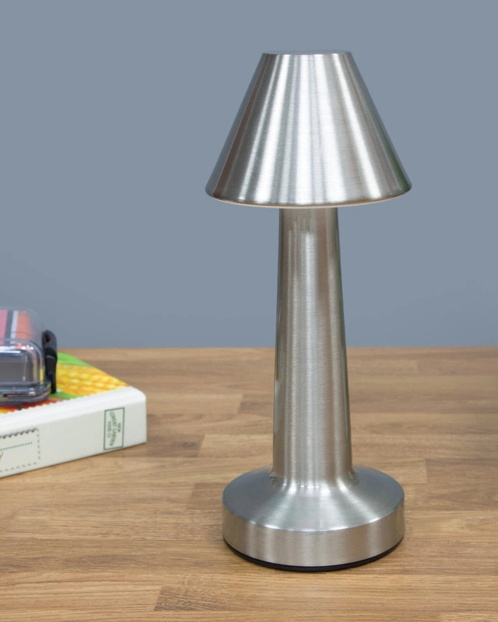 Bordlampe - Trådløst Design - Metalfinish