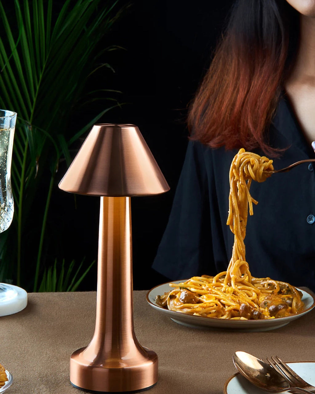 Bordlampe - Trådløst Design - Metalfinish