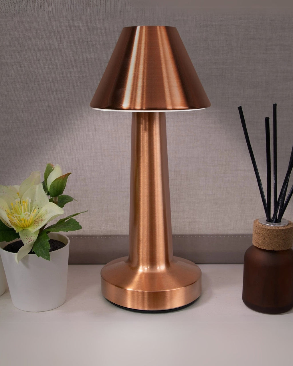 Bordlampe - Trådløst Design - Metalfinish