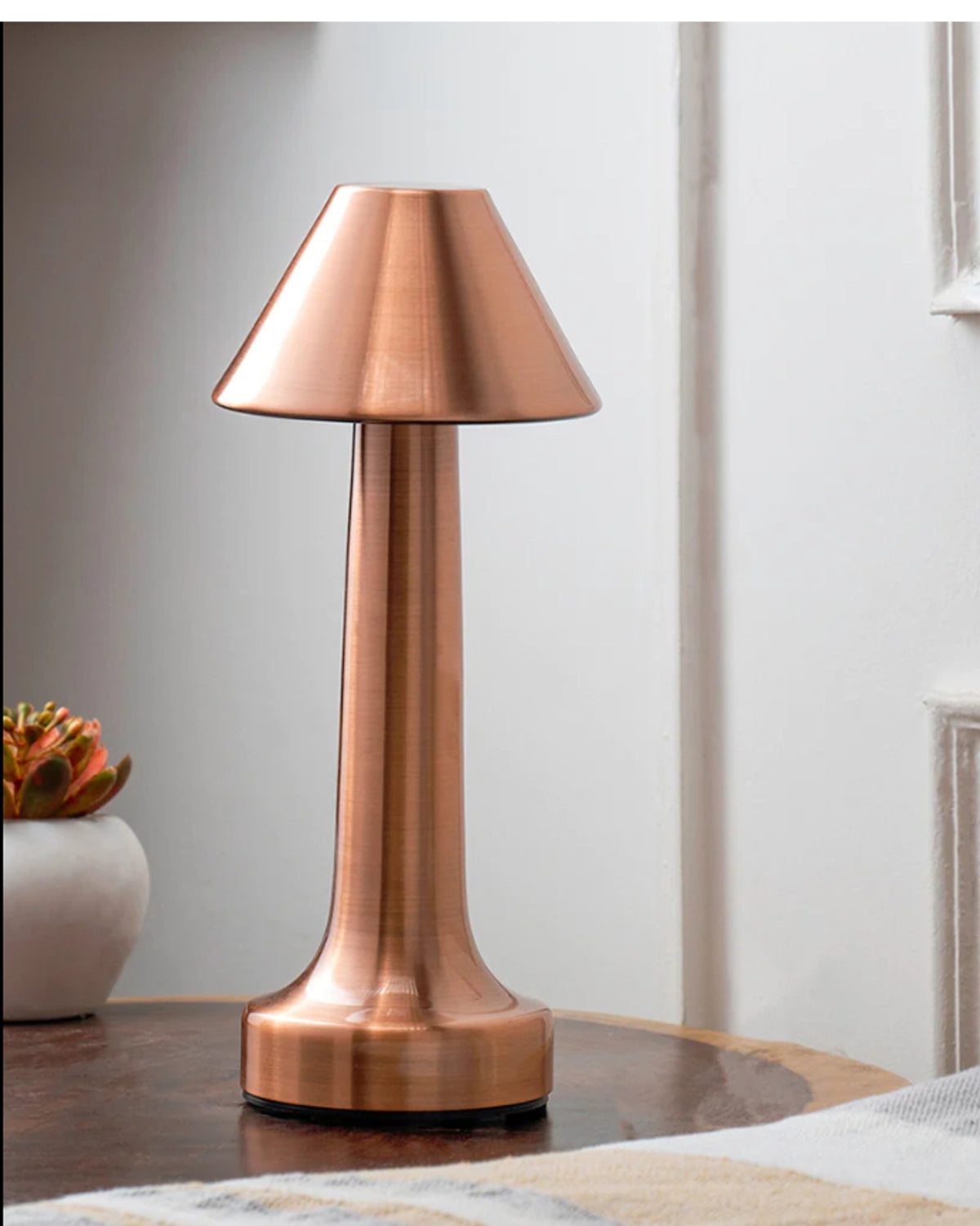 Bordlampe - Trådløst Design - Metalfinish