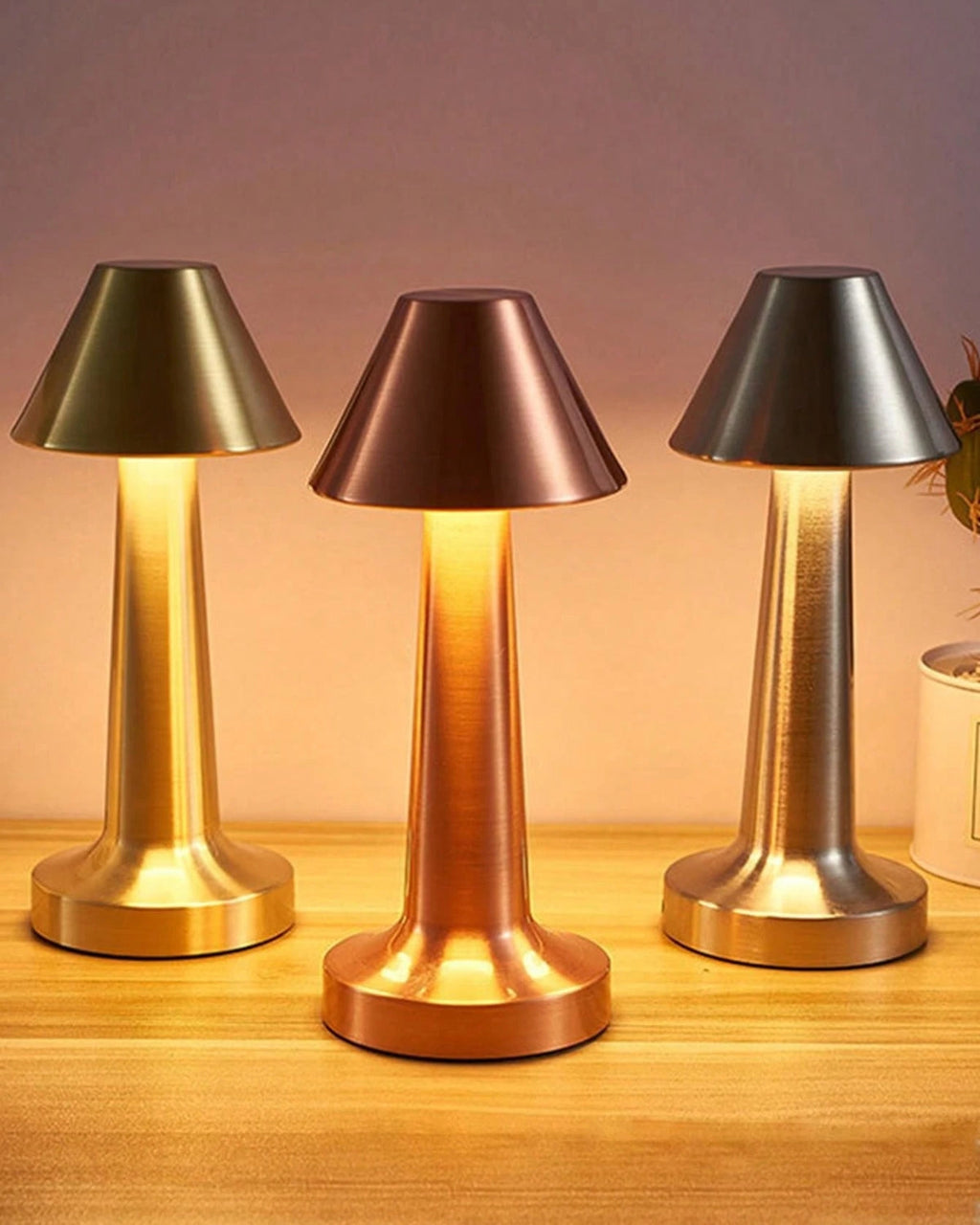 Bordlampe - Trådløst Design - Metalfinish