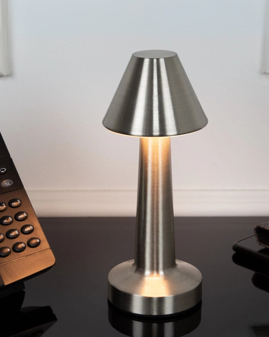 Bordlampe - Trådløst Design - Metalfinish