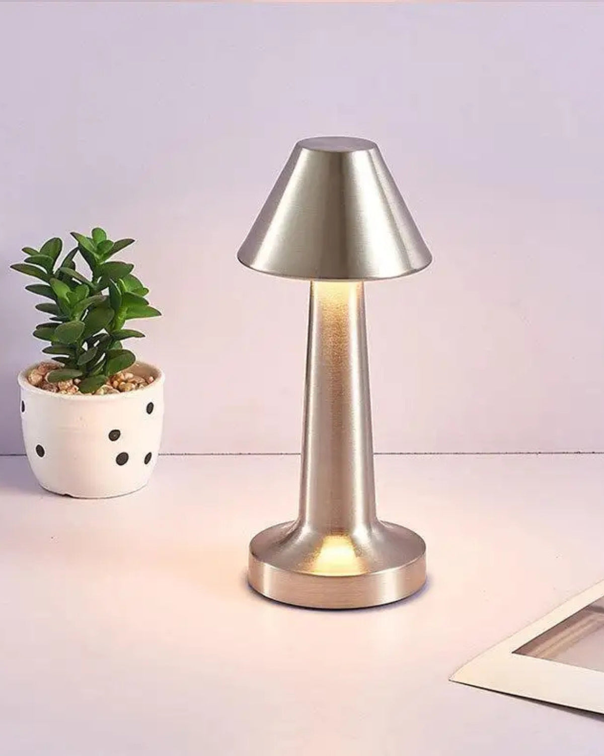 Bordlampe - Trådløst Design - Metalfinish