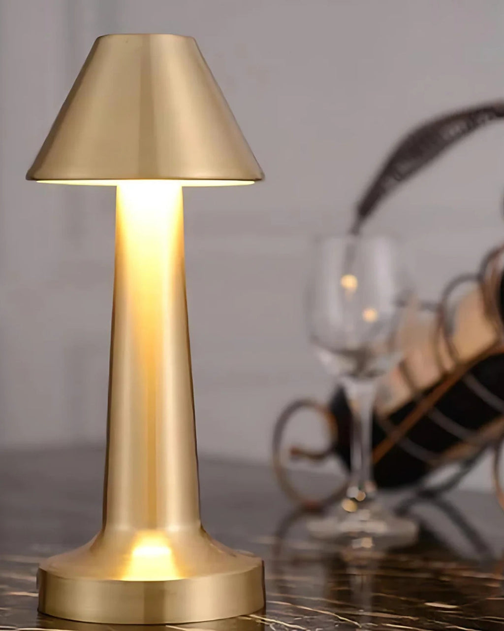 Bordlampe - Trådløst Design - Metalfinish
