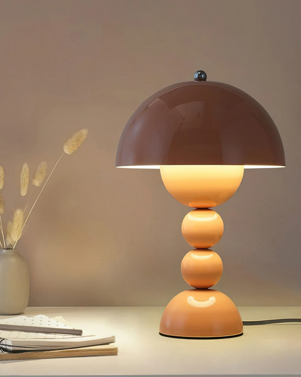 Bordlampe - Blank finish - Sfærisk søjle
