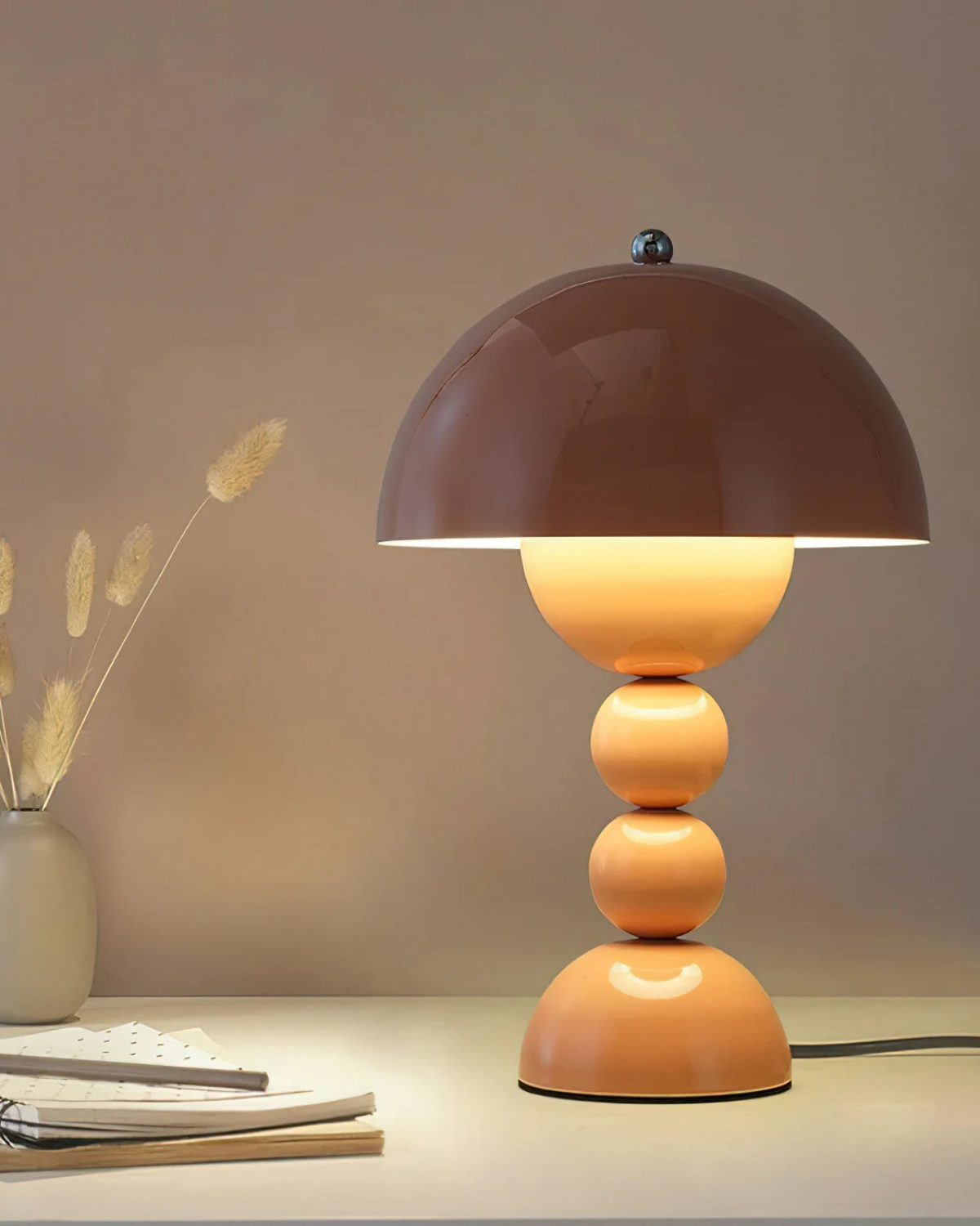 Bordlampe - Blank finish - Sfærisk søjle
