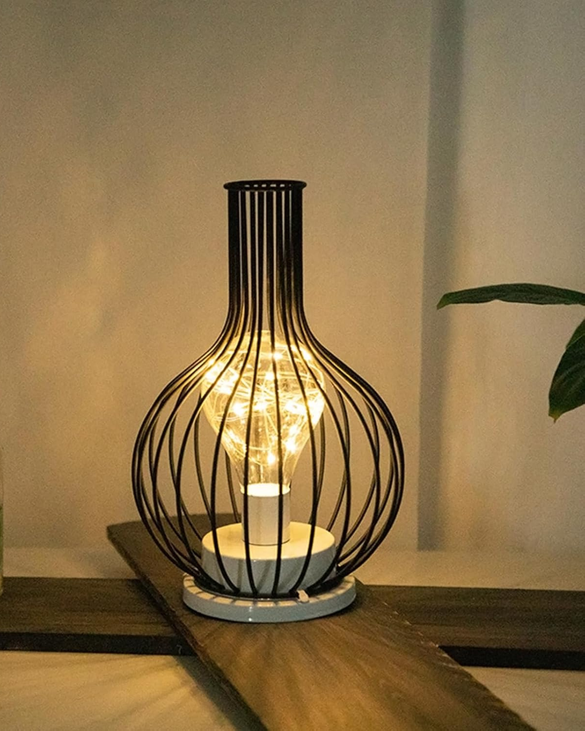 Bordlampe - Metalkonstruktion - LED lys