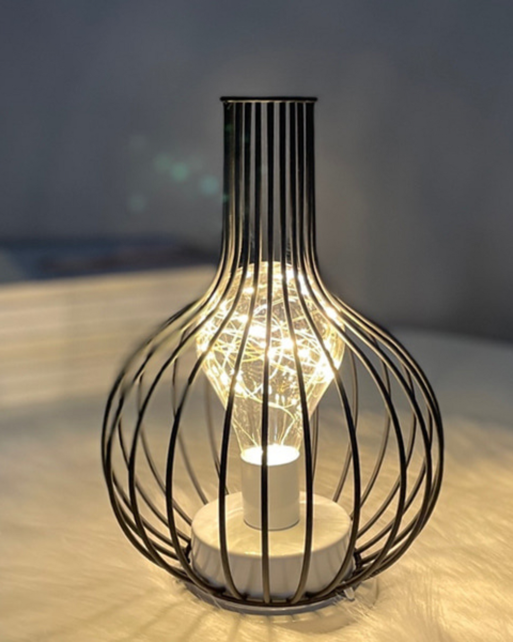 Bordlampe - Metalkonstruktion - LED lys