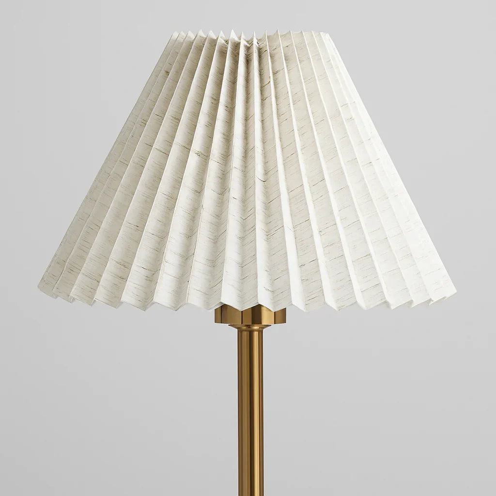 Celeste Pleat Lampe - Stofskærm - Gylden Stamme