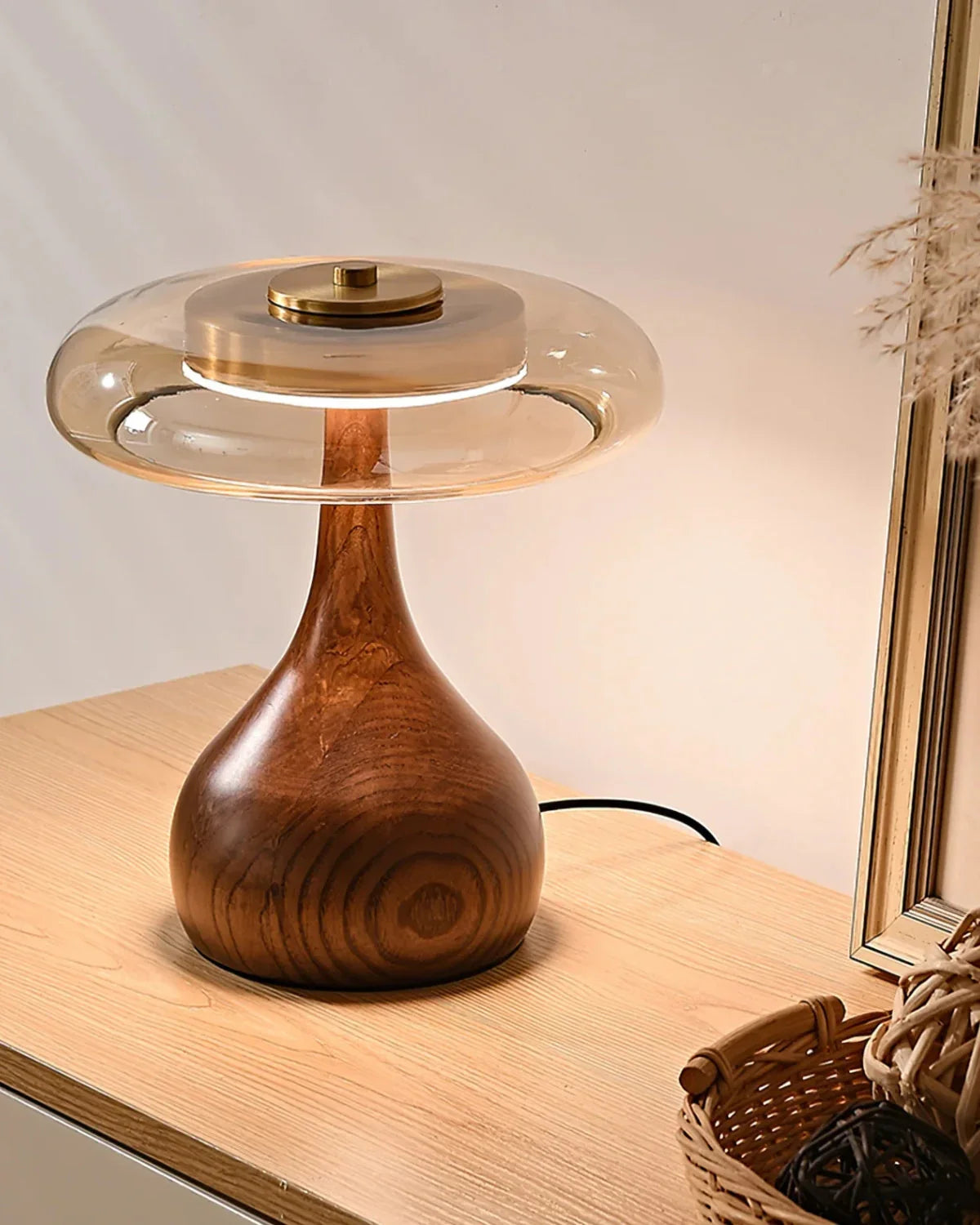 Glasbordlampe - Messingdetalje - LED-belysning