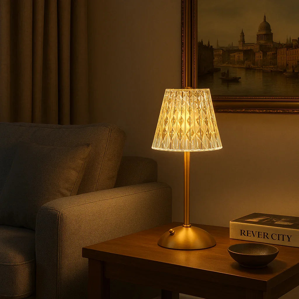 Krystal Lampe - Facetteret Skærm - Gylden Stand