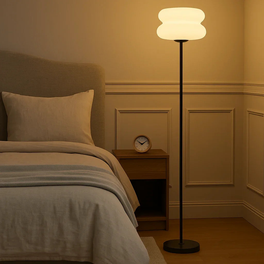 Lyra Glow Gulvlampe - Skulpturel Design - Frostet Skærm