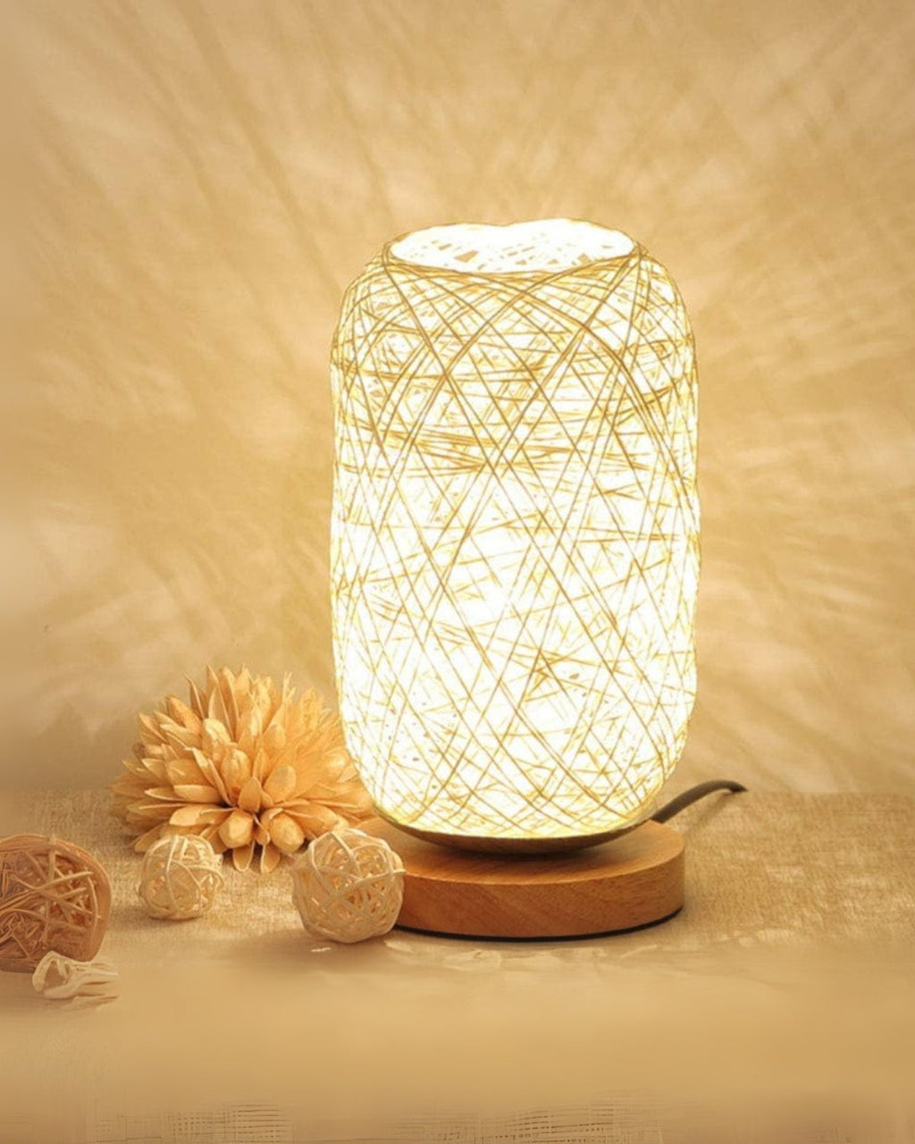 Natlampe - Flettet Rattan - Træbase