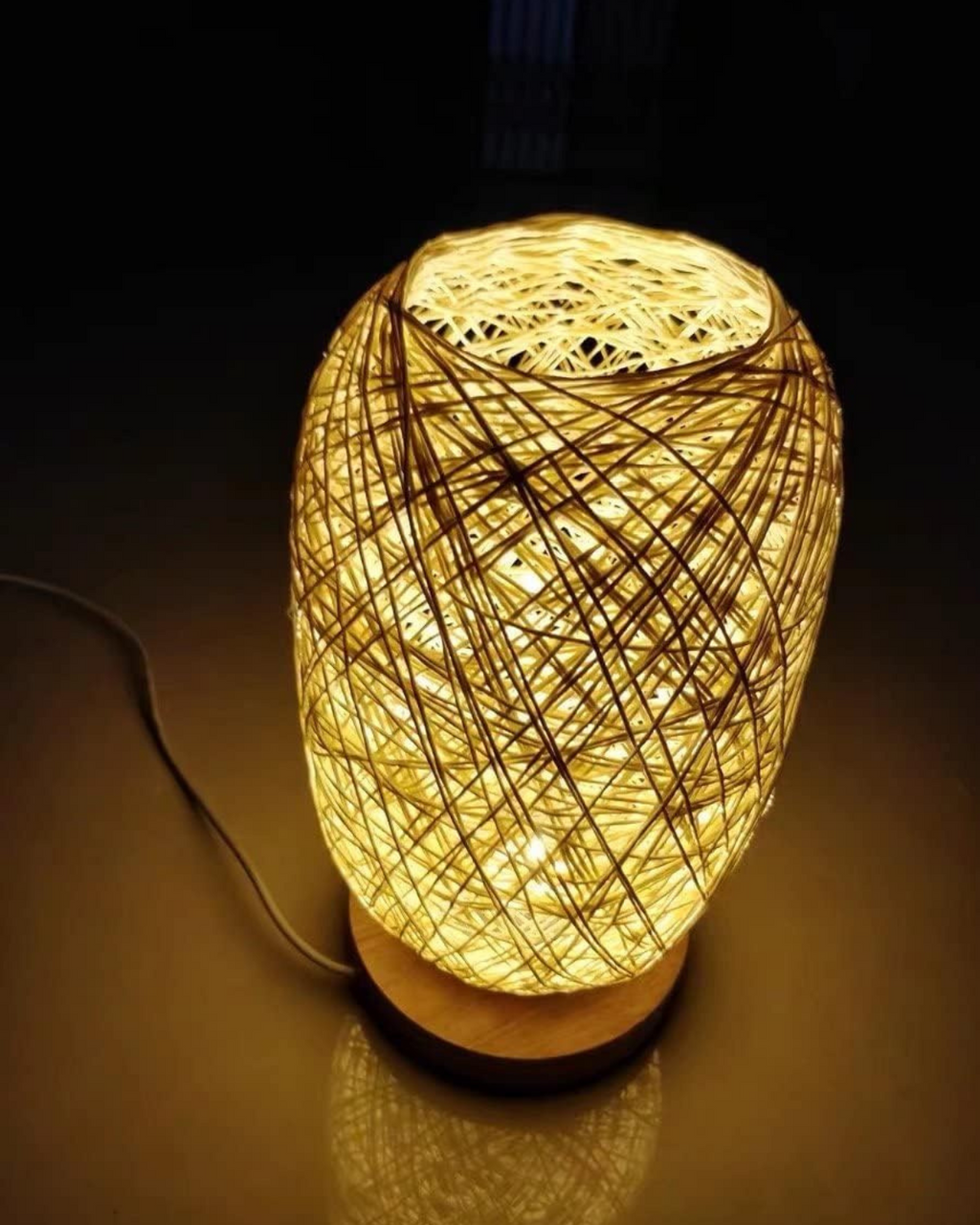 Natlampe - Flettet Rattan - Træbase