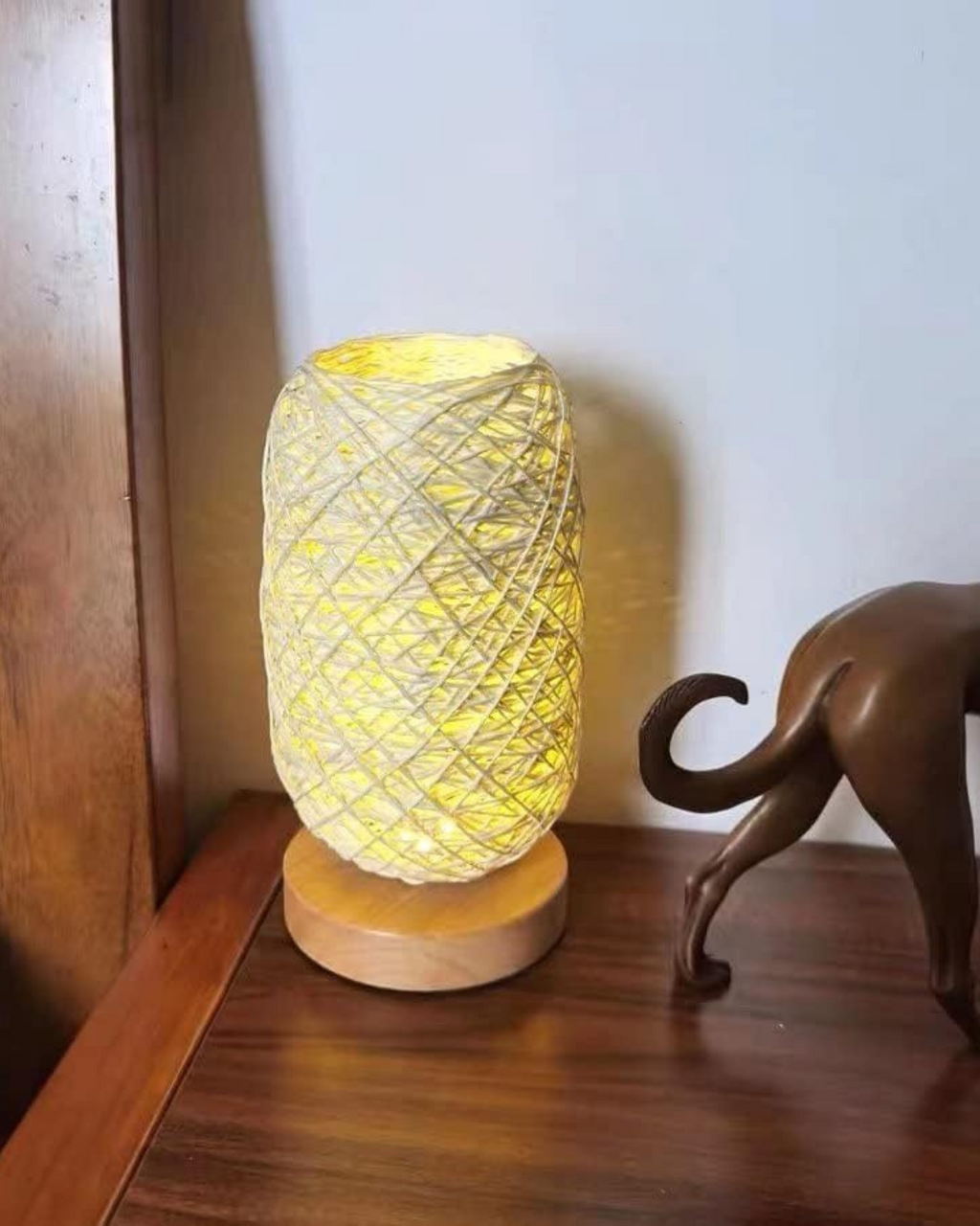 Natlampe - Flettet Rattan - Træbase