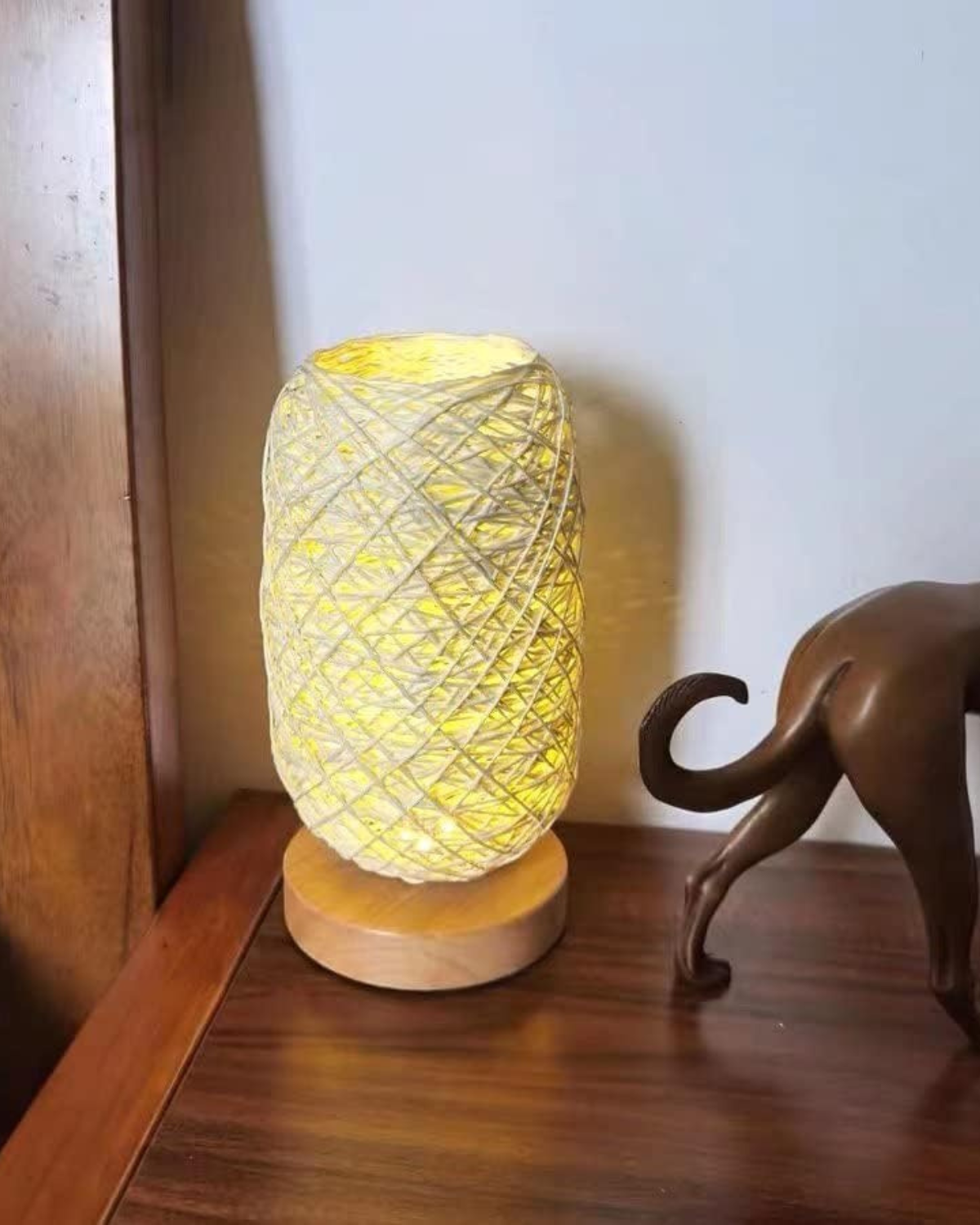 Natlampe - Flettet Rattan - Træbase