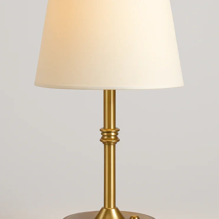 Olympia Lampe - Guldbase - Hvid Skærm