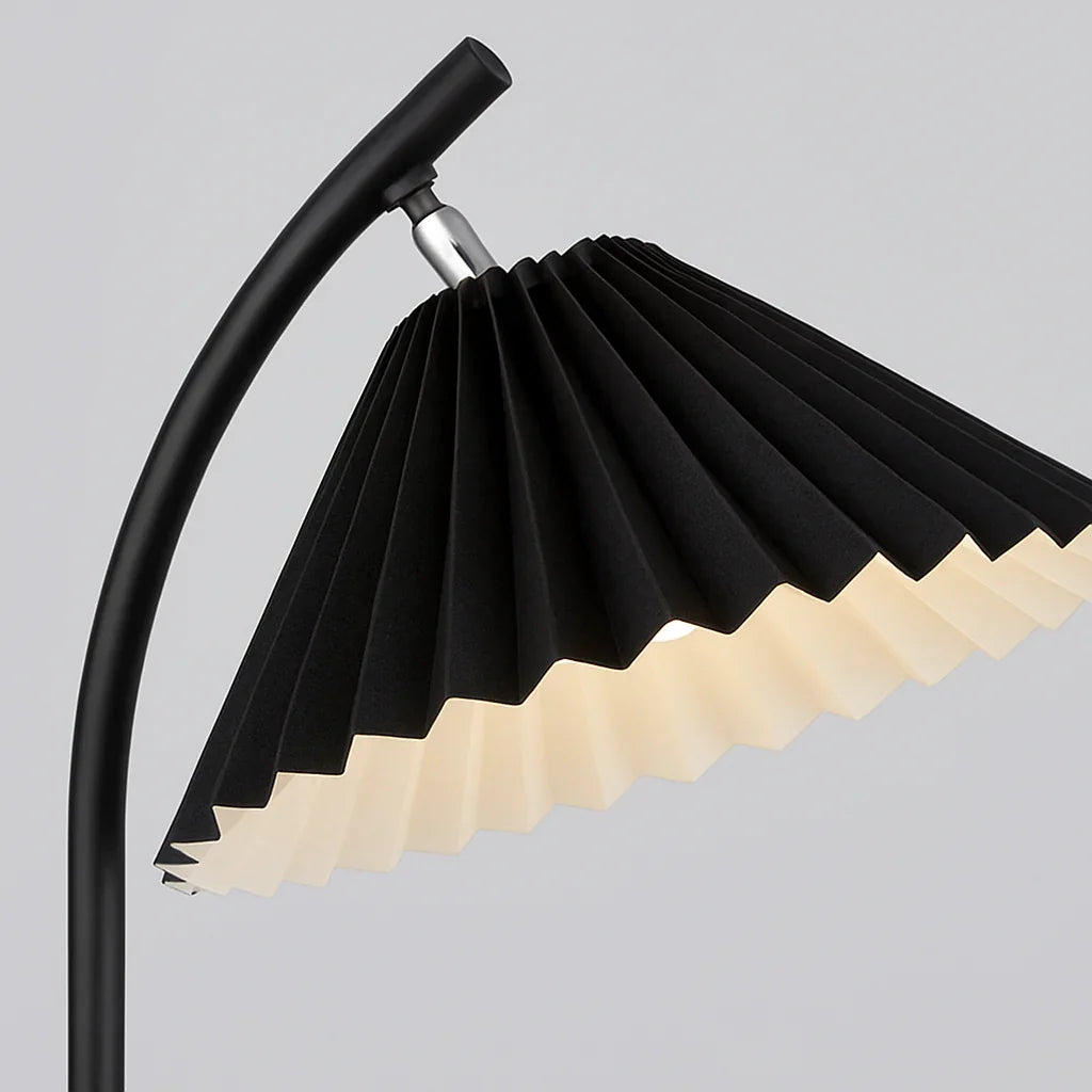 Orion Gulvlampe - Slank Design - Plisseret Skærm