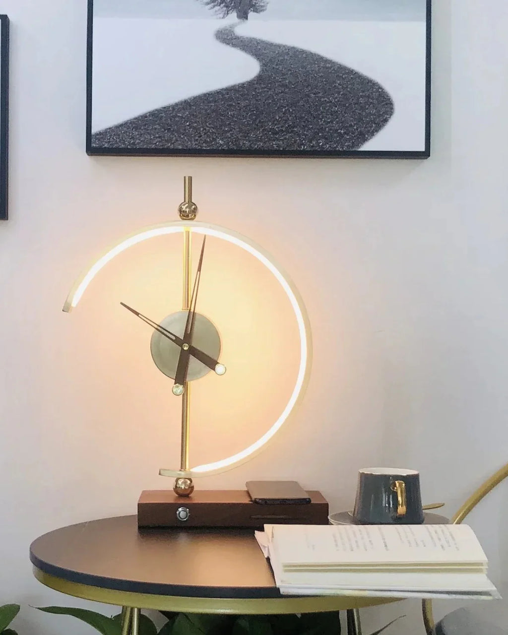 Sculpturel Ur - Minimalistisk Design - Stille Mekanisme