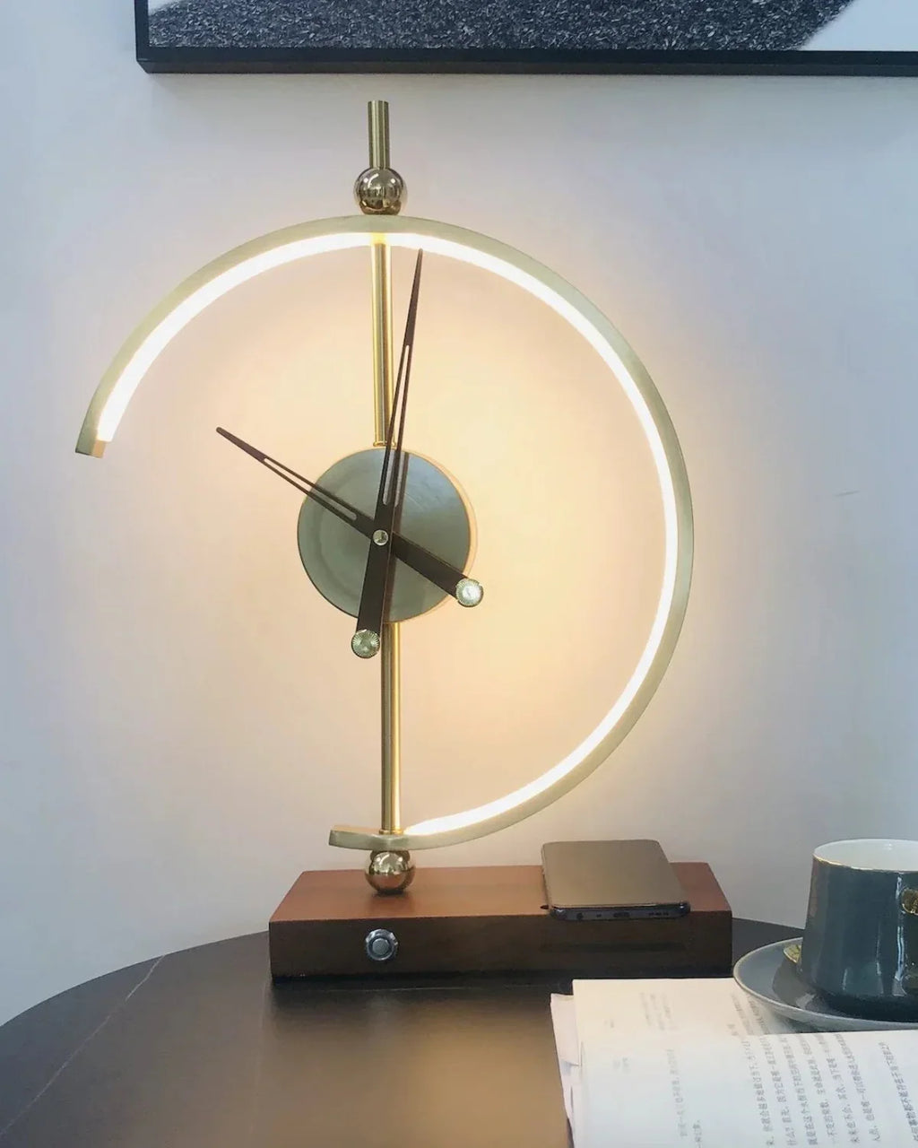 Sculpturel Ur - Minimalistisk Design - Stille Mekanisme