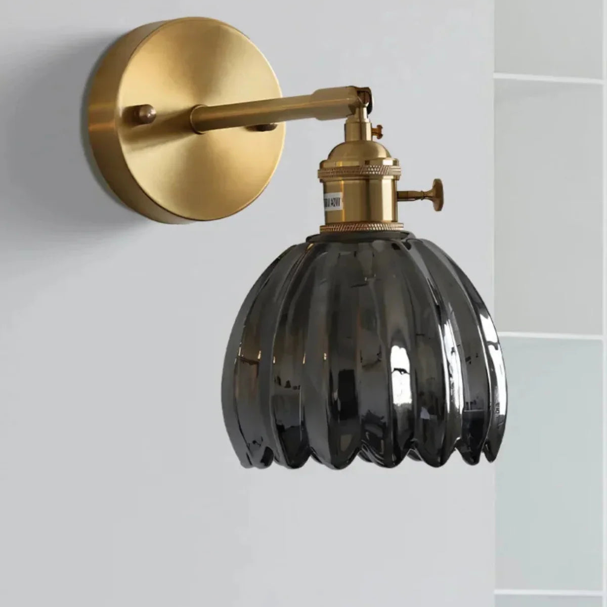 Væglampe - Glasskærm - Messingfinish 30