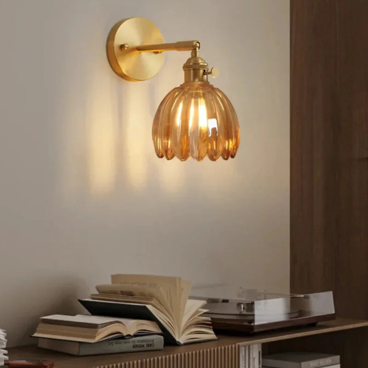 Væglampe - Glasskærm - Messingfinish